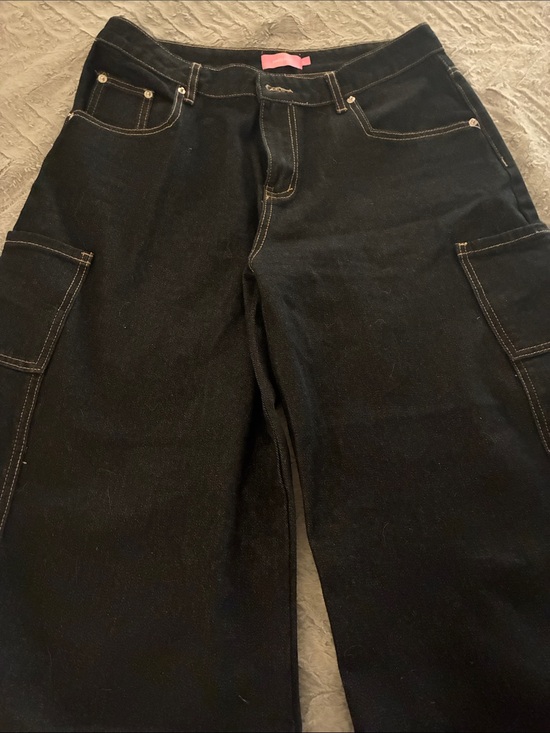 Edikted Denim - NWOT Edikted Women’s Relaxed Cargo Jeans - dark indigo with Contrast Stitching